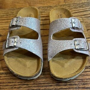 Girls sparkle sandals size 4 but fit like a 2.5-3. New!